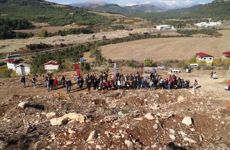 Tarsus’ta 24 Kasım Öğretmenler Günü Anısına Fidan Dikildi