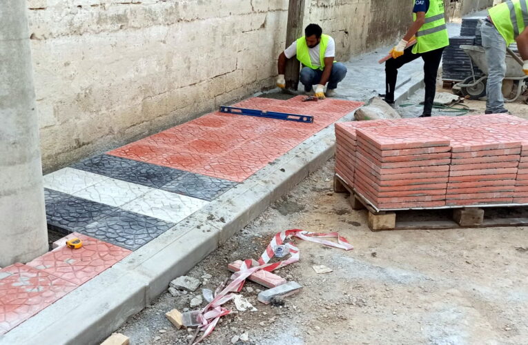 AKDENİZ’DE SICAK ASFALT KAPLAMA ÇALIŞMALARI SÜRÜYOR