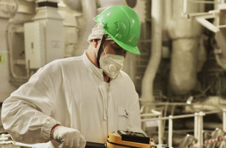 Dünyanın tek yüzer nükleer güç santraline ilk yakıt ikmaline başlandı