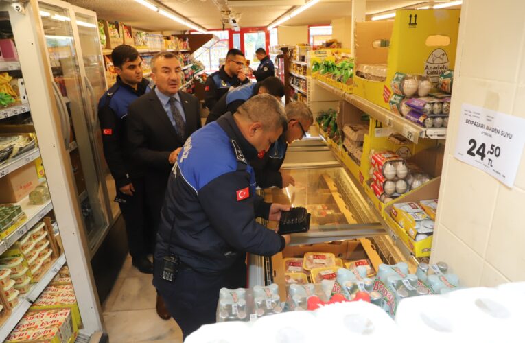 AKDENİZ BELEDİYESİ ZABITASINDAN ZİNCİR MARKETLERE SIKI DENETİM