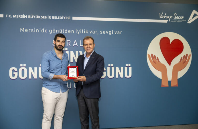 “GÖNÜLLÜLÜK ÇATISI ALTINDA YAPILAN İŞLER BENİ ÇOK MUTLU EDİYOR”