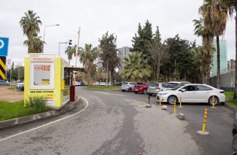 BÜYÜKŞEHİR’İN OTOPARKLARI İLE KENT MEYDANLARI RAHAT BİR NEFES ALDI