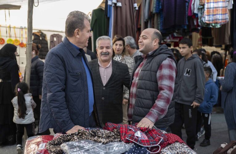 KURDALİ PAZARINDA BAŞKAN SEÇER’E YOĞUN İLGİ