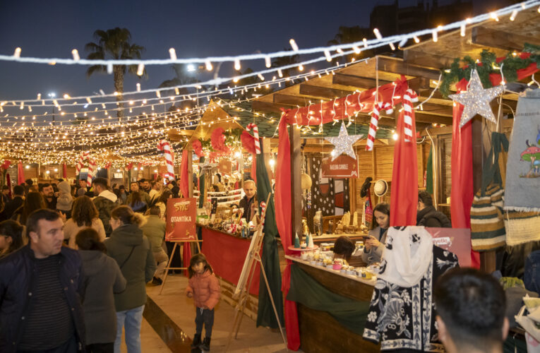 MERSİNLİLER YENİ YILI YILBAŞI PAZARI İLE KARŞILIYOR