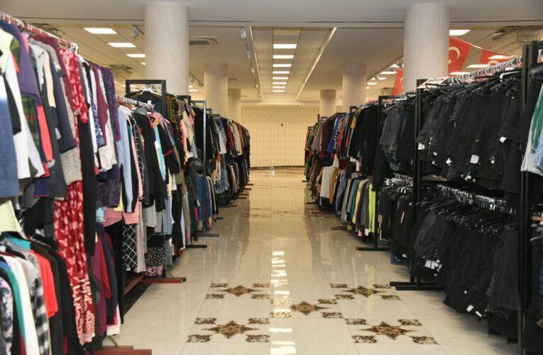 Yenişehir Belediyesi Giysi Evi ile sosyal yardımlarını sürdürüyor