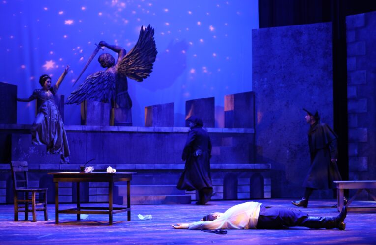  Mersin Devlet Opera ve Balesi Tosca operasının prömiyerine hazırlanıyor.