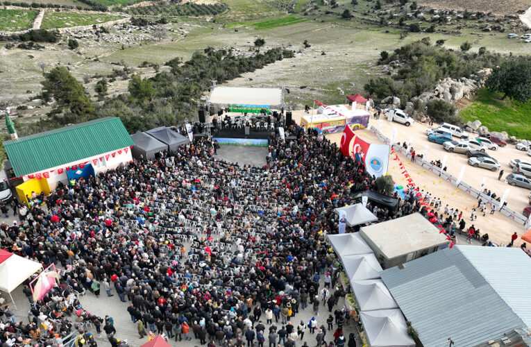 BAŞKAN SEÇER BÜYÜKŞEHİR’İN 2. NERGİS ŞENLİĞİ’NE KATILDI
