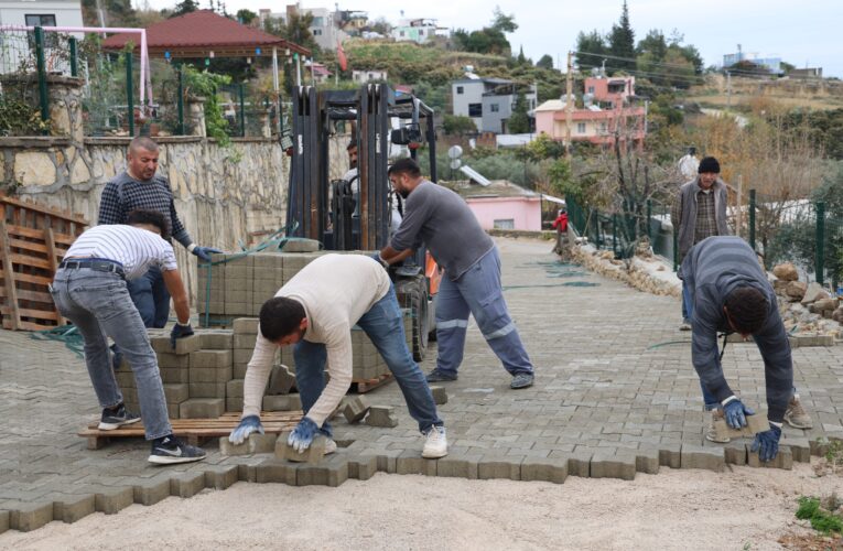BAŞKAN YILMAZ, SAHADA ASFALT ÇALIŞMALARINI İNCELEDİ