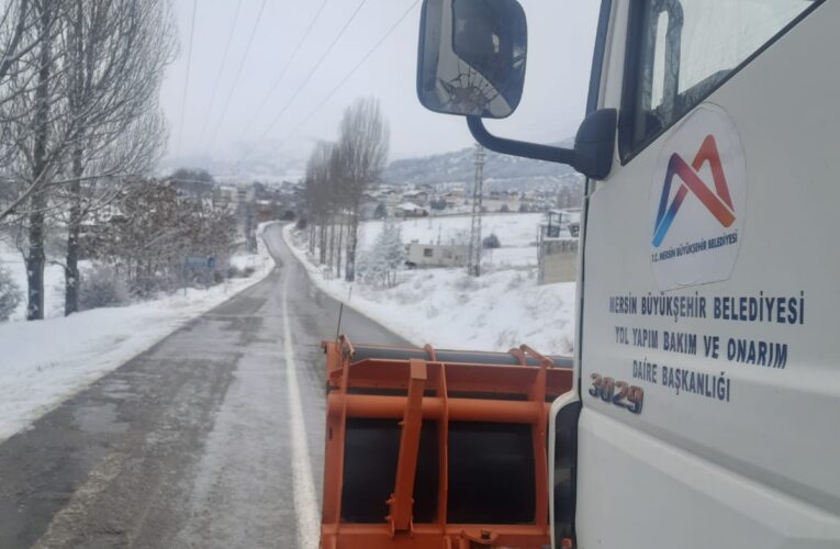 BÜYÜKŞEHİR’İN KARLA MÜCADELE EKİPLERİ YOLLARI AÇIK TUTMAYA DEVAM EDİYOR