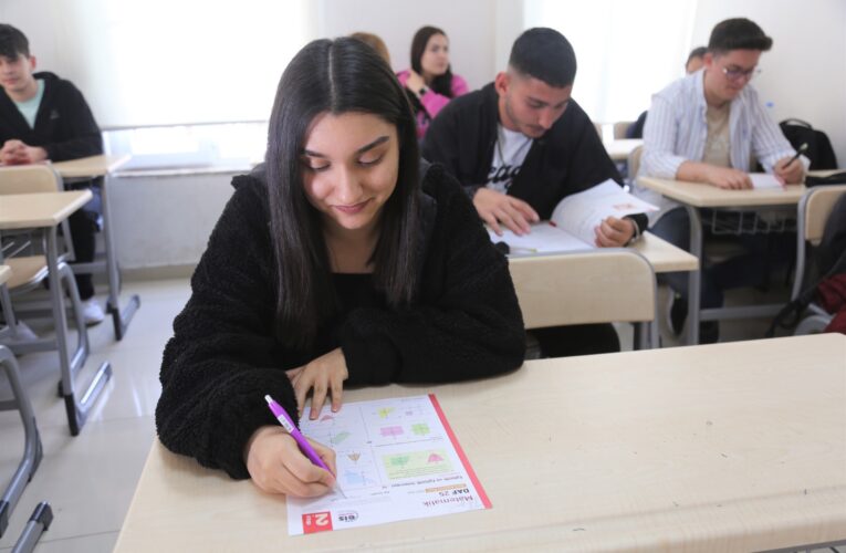 TOROSLAR AKADEMİ EĞİTİM MERKEZİNİN ÖĞRENCİLERİ, HER HAFTA SONU SERİ DENEME SINAVINDAN GEÇİYOR