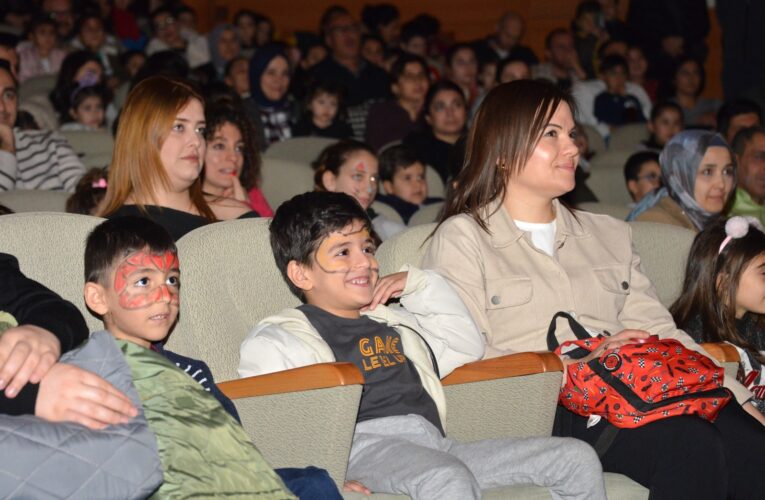 Yenişehir Belediyesinin çocuk oyunları festivaline yoğun ilgi