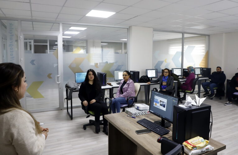 AKDENİZ BELEDİYESİ’NİN KURSLARINI BİTİRENLER İŞ BULMAKTA ZORLUK ÇEKMİYOR!