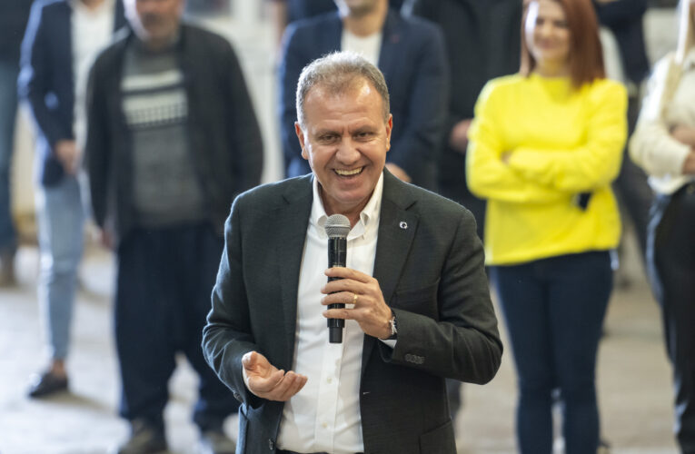 BAŞKAN SEÇER, NARENCİYE PAKETLEME TESİSİNDE İŞÇİLERLE BİR ARAYA GELDİ