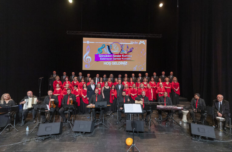 BAŞKAN SEÇER, ‘ESKİMEYEN ŞARKILAR KONSERİ’NE KATILDI