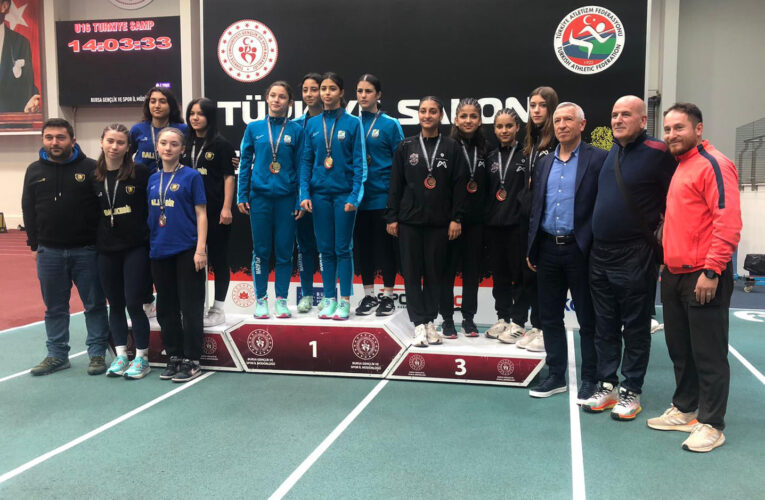 ‘KIR ÇİÇEKLERİ’ BAŞARIYA DOYMUYOR