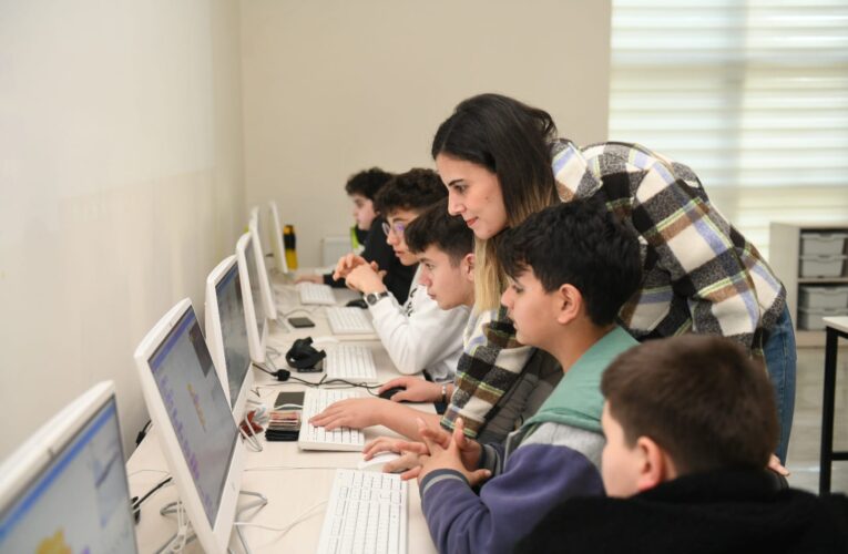 Yenişehir Belediyesinden çocuklara blok tabanlı yazılım kursu