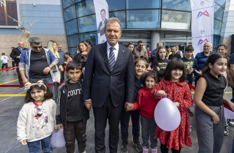 BAŞKAN SEÇER, MERSİN HALKIYLA BİR ARAYA GELMEYİ SÜRDÜRÜYOR