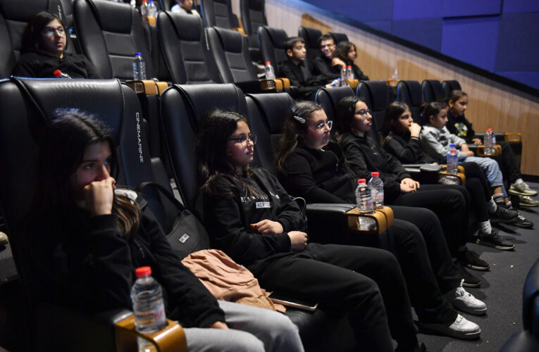 BÜYÜKŞEHİR’İN ‘MİNİKBÜS’ PROJESİYLE ÖĞRENCİLER KENTİ GEZİYOR