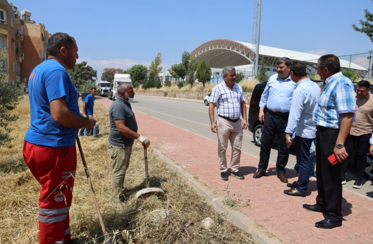 BAŞKAN YILDIZ, HALKKENT MAHALLESİ’NDE TEMİZLİK VE ÇEVRE DÜZENLEME ÇALIŞMALARINI İNCELEDİ
