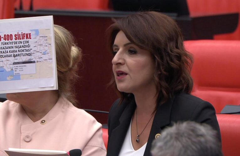 CHP’Lİ KIŞ ULAŞTIRMA BAKANI’NA “JETLERİNİZDEN İNİP MERSİN’İN TRAFİK SORUNUNU ÇÖZÜN” DEDİ