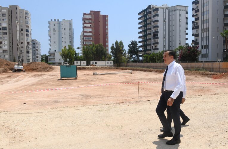 Başkan Abdullah Özyiğit, kent kütüphanesinin inşaat alanını inceledi