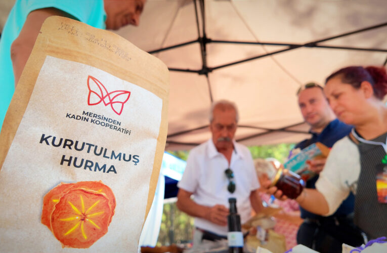 3. ULUSLARARASI ANTALYA YÖRÜK TÜRKMEN FESTİVALİ’NDE MERSİN RÜZGARI TÜM DÜNYANIN YÖRÜKLERİ ANTALYA’DA BULUŞTU: MERSİN’İN STANDINA YOĞUN İLGİ