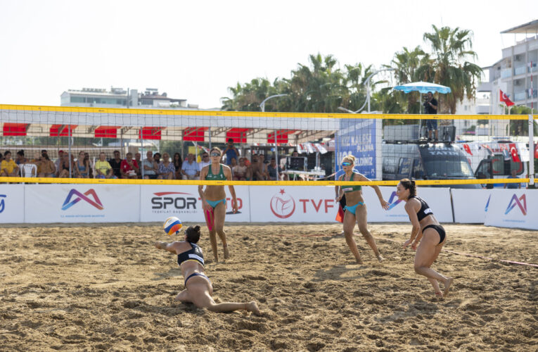 BÜYÜKŞEHİR’İN EV SAHİPLİĞİ YAPTIĞI ‘PRO BEACH MERSİN’DE FİNAL MAÇLARI NEFES KESTİ