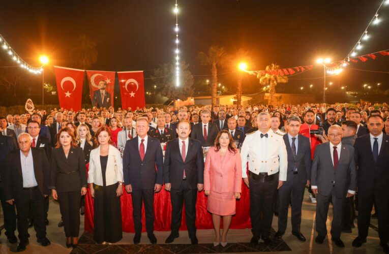 VALİ ALİ HAMZA PEHLİVAN VE EŞİ YILDIZ PEHLİVAN’IN EV SAHİPLİĞİNDE 29 EKİM CUMHURİYET BAYRAMI KABUL TÖRENİ DÜZENLENDİ