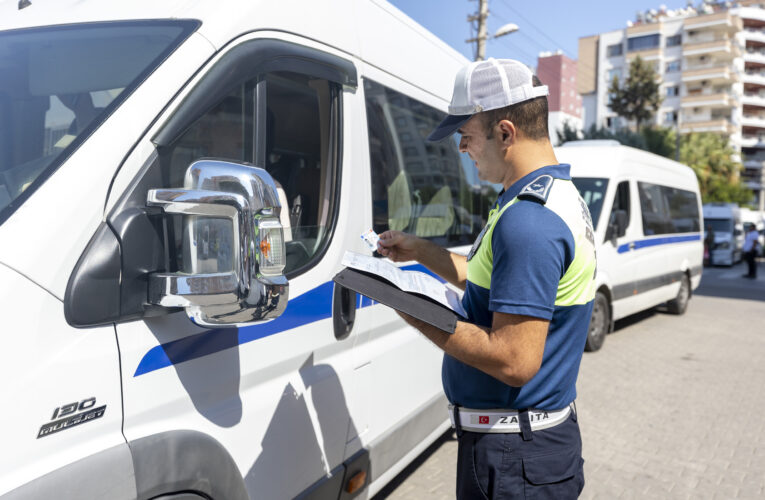 BÜYÜKŞEHİR ZABITA EKİPLERİ OKUL SERVİSLERİNİ DENETLİYOR