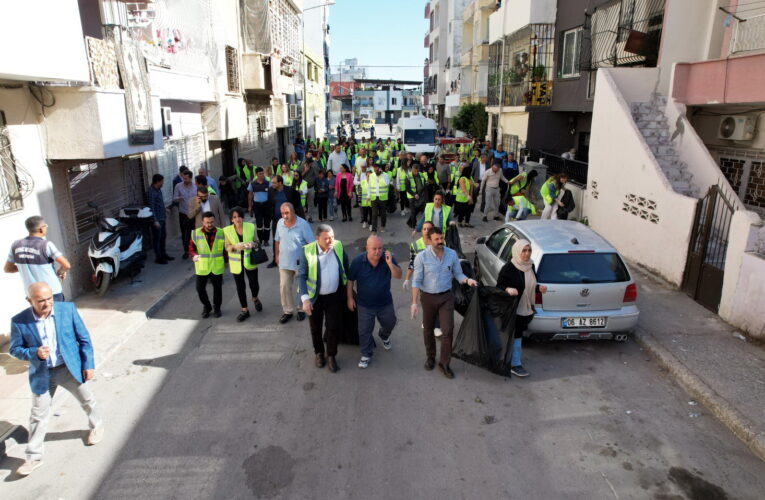AKDENİZ EL ELE TEMİZLENİYOR