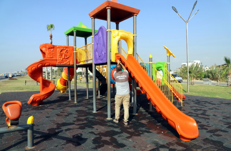 AKDENİZİN PARKLARI YENİLENİYOR