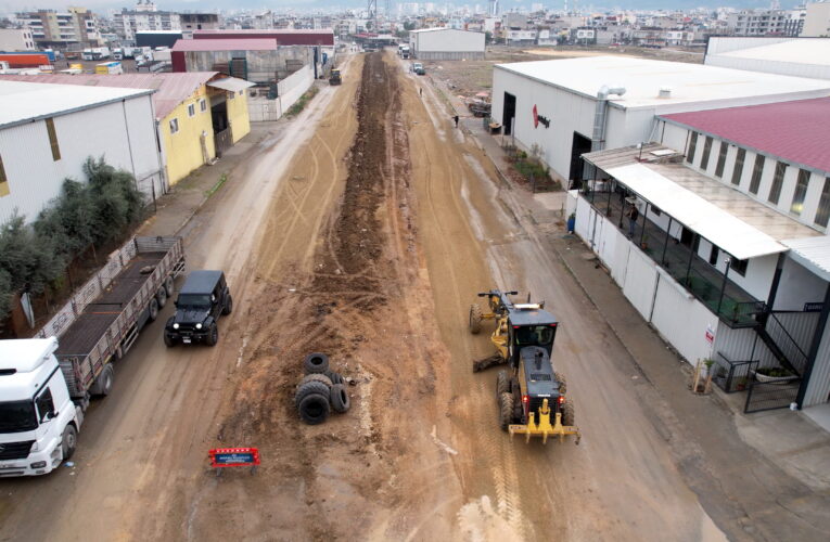 ŞEVKET SÜMER MAHALLESİNİN SOKAKLARI YENİLENİYOR