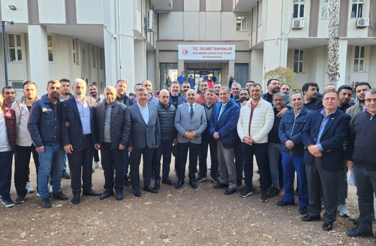 Mersin Milletvekili Talat Dinçer’in Mersin Gümrük Müdürlüğü önünde açıklaması