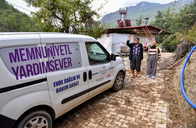 BÜYÜKŞEHİR YAŞ ALMIŞ YALNIZ YURTTAŞLARI UNUTMUYOR