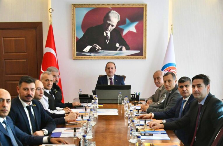 VALİ ALİ HAMZA PEHLİVAN BAŞKANLIĞINDA, 2024- 2025 YILI KIŞ TEDBİRLERİ KOORDİNASYON TOPLANTISI GERÇEKLEŞTİRİLDİ