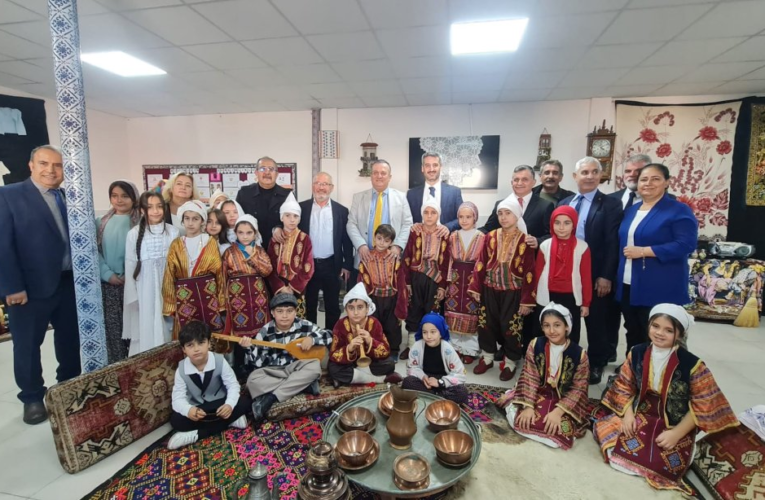 TOROSLAR 19 MAYIS İLKOKULUNDA “KÜLTÜRÜN İZİNDE MERSİN” SERGİSİ AÇILDI