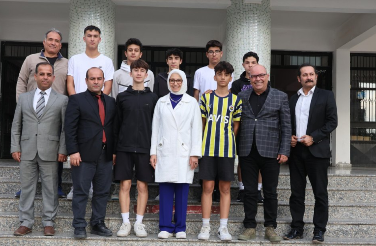 İL MİLLÎ EĞİTİM MÜDÜRÜ FAZİLET DURMUŞ, YENİŞEHİR İLÇEMİZDE BULUNAN HACI ZARİFE-ÇELEBİ AYGAR ANADOLU LİSESİNİ ZİYARET ETTİ