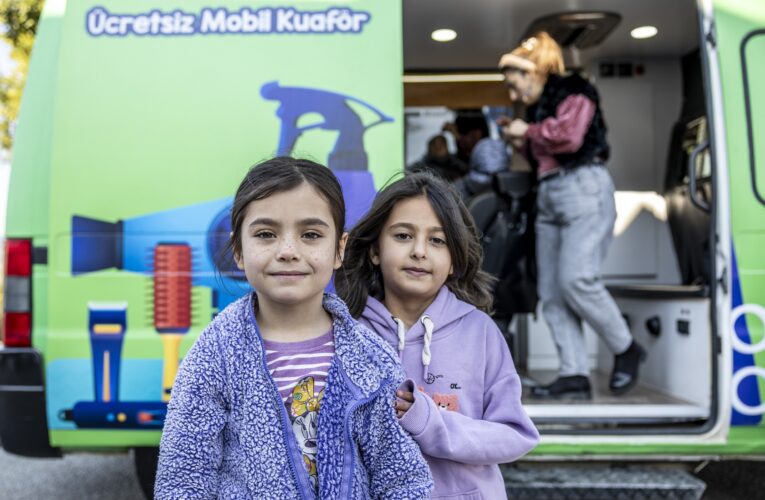 MEZİTLİ BELEDİYESİ’NDEN SOSYAL BELEDİYECİLİĞİN EN GÜZEL ÖRNEĞİ “MOBİL KUAFÖR ARACI GÖNÜLLERE DOKUNUYOR’’