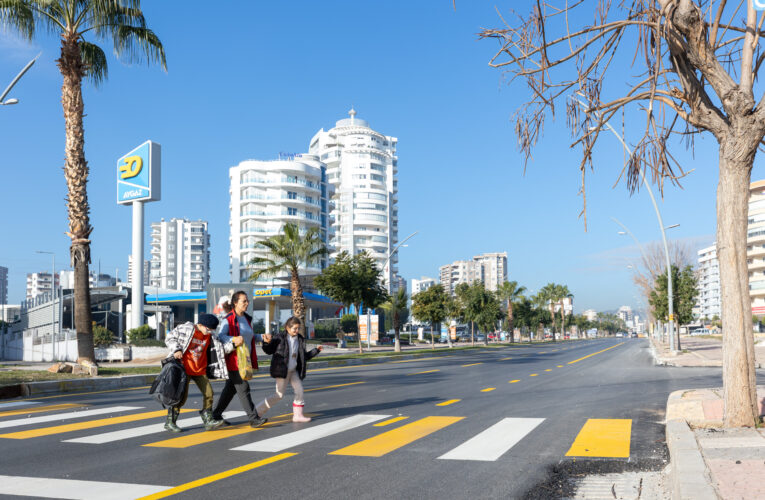 YENİLENEN YOL ESNAFIN MEMNUNİYETİNİ KAZANDI