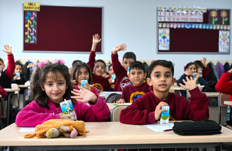 “SÜT SENİN GURUR MERSİN’İN” PROJESİ İLE MERSİN’DE HER ÇOCUK SÜTE ERİŞİYOR