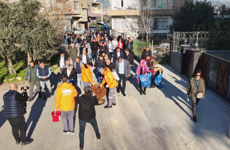 TOROSLAR BELEDİYESİ “MAHALLEDE TEMİZLİK VAR” KAMPANYASINA ÇAVUŞLU MAHALLESİ’NDE DEVAM ETTİ