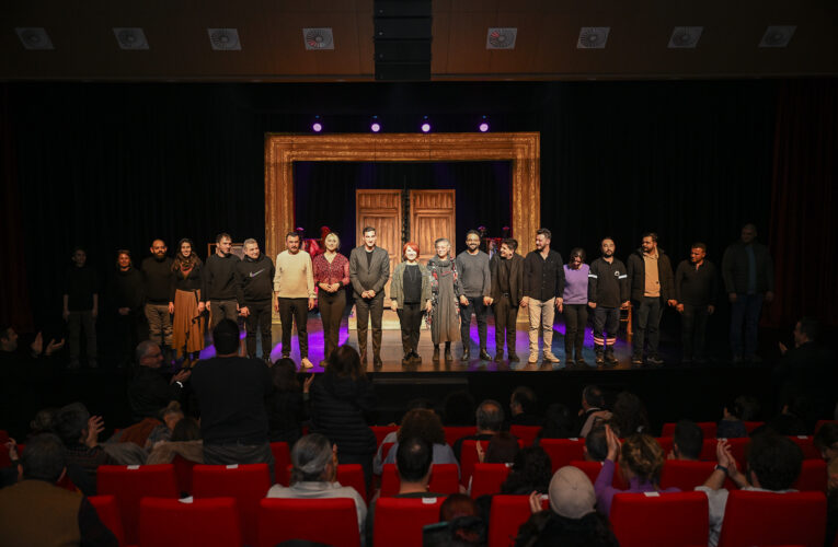 ŞEHİR TİYATROSU TEK KİŞİLİK OYUNUYLA BEĞENİ KAZANDI