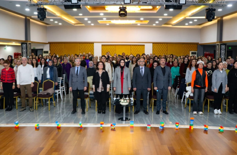 ÖĞRETMENLERİMİZE YÖNELİK “ÇOCUKLAR GİBİ BÜYÜK DÜŞÜNEBİLMEK” KONULU SEMİNER GERÇEKLEŞTİRİLDİ