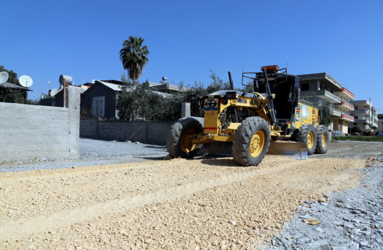 AKDENİZ’DE İMARLI YENİ YOLLAR AÇILIYOR