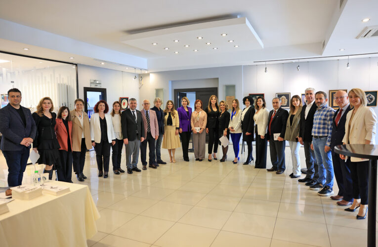 12 Kadın Kitabı Hataylı kadınlara destek olacak