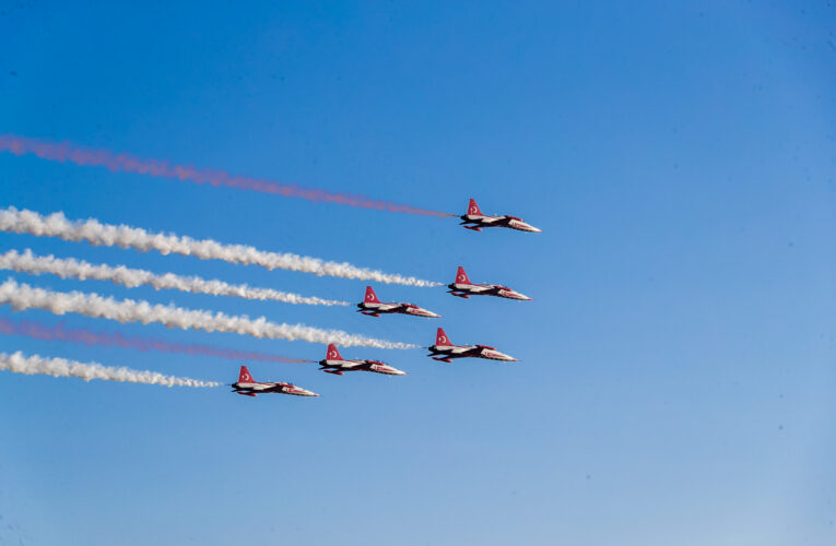 TÜRK YILDIZLARI MERSİN’DE GÖRSEL ŞÖLEN YAŞATTI