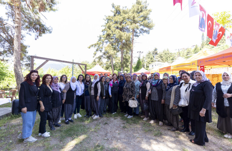 MERSİNDEN KADIN KOOPERATİFİ BAŞKANI MERAL SEÇER, ÇAMLIYAYLALI ÜRETİCİ KADINLARLA BİR ARAYA GELDİ