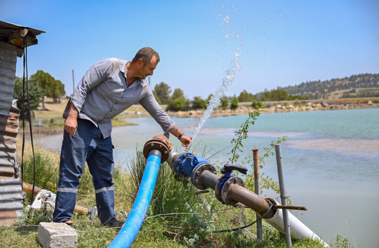 ATLILAR MAHALLESİ’NE TOPLAMDA 4 BİN 200 METRE SULAMA BORUSU DESTEĞİ