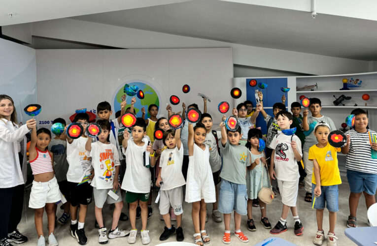 ÇOCUKLAR TEKNOLOJİK GELİŞMELERİ MERCAN İLE YAKALIYOR