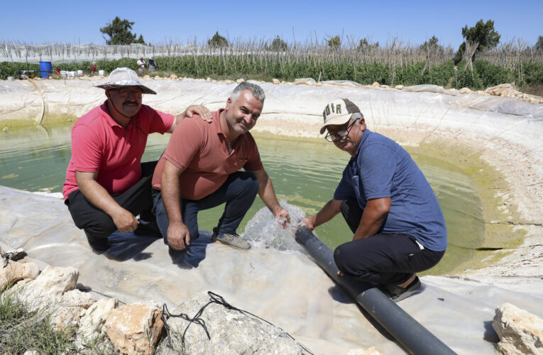 BÜYÜKŞEHİR’İN SULAMA BORUSU DESTEKLERİ ÇİFTÇİYE SU, ÜRETİME CAN VERİYOR